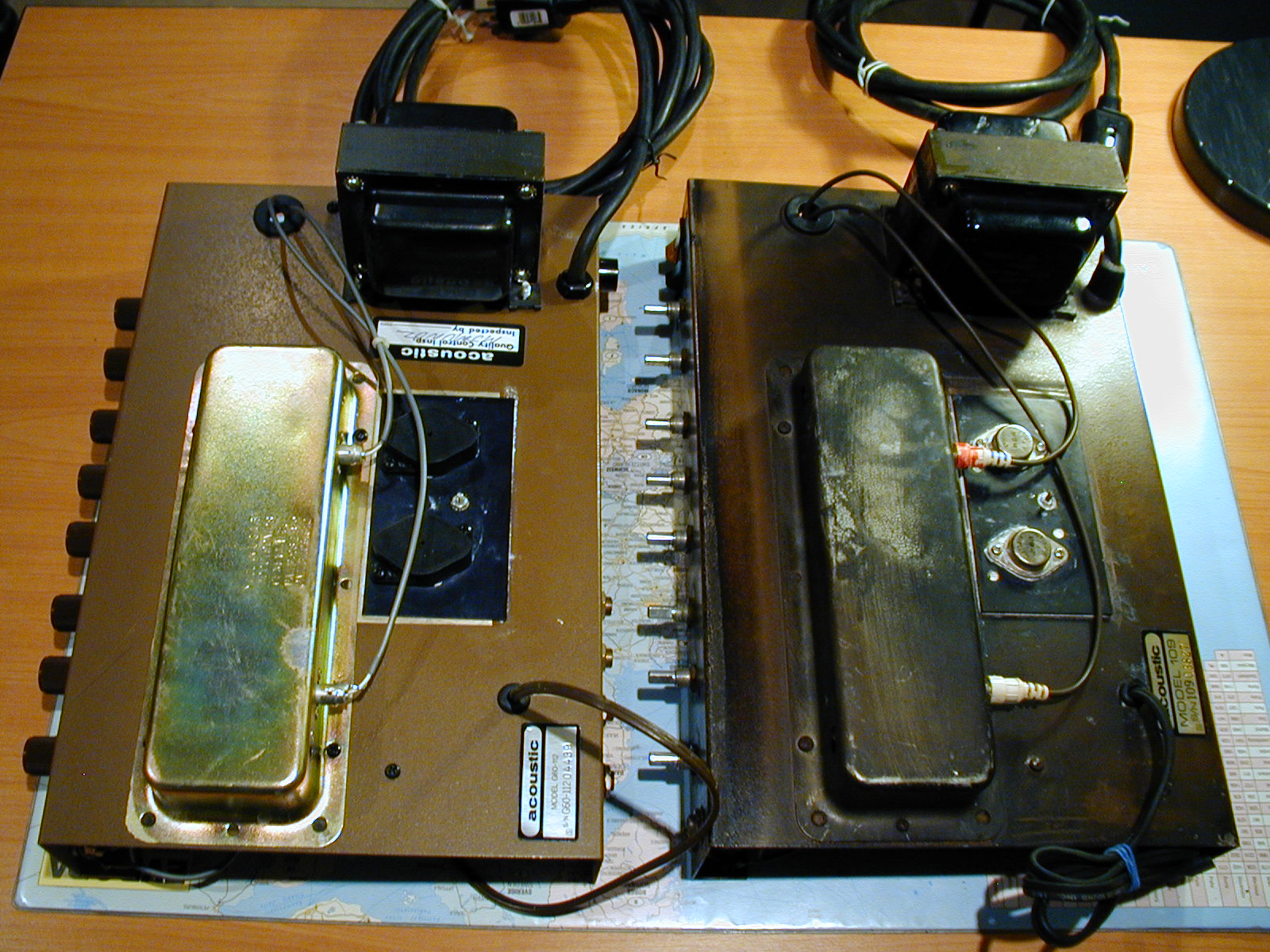 Chassis of two Acoustic G60-112´s.....JPG